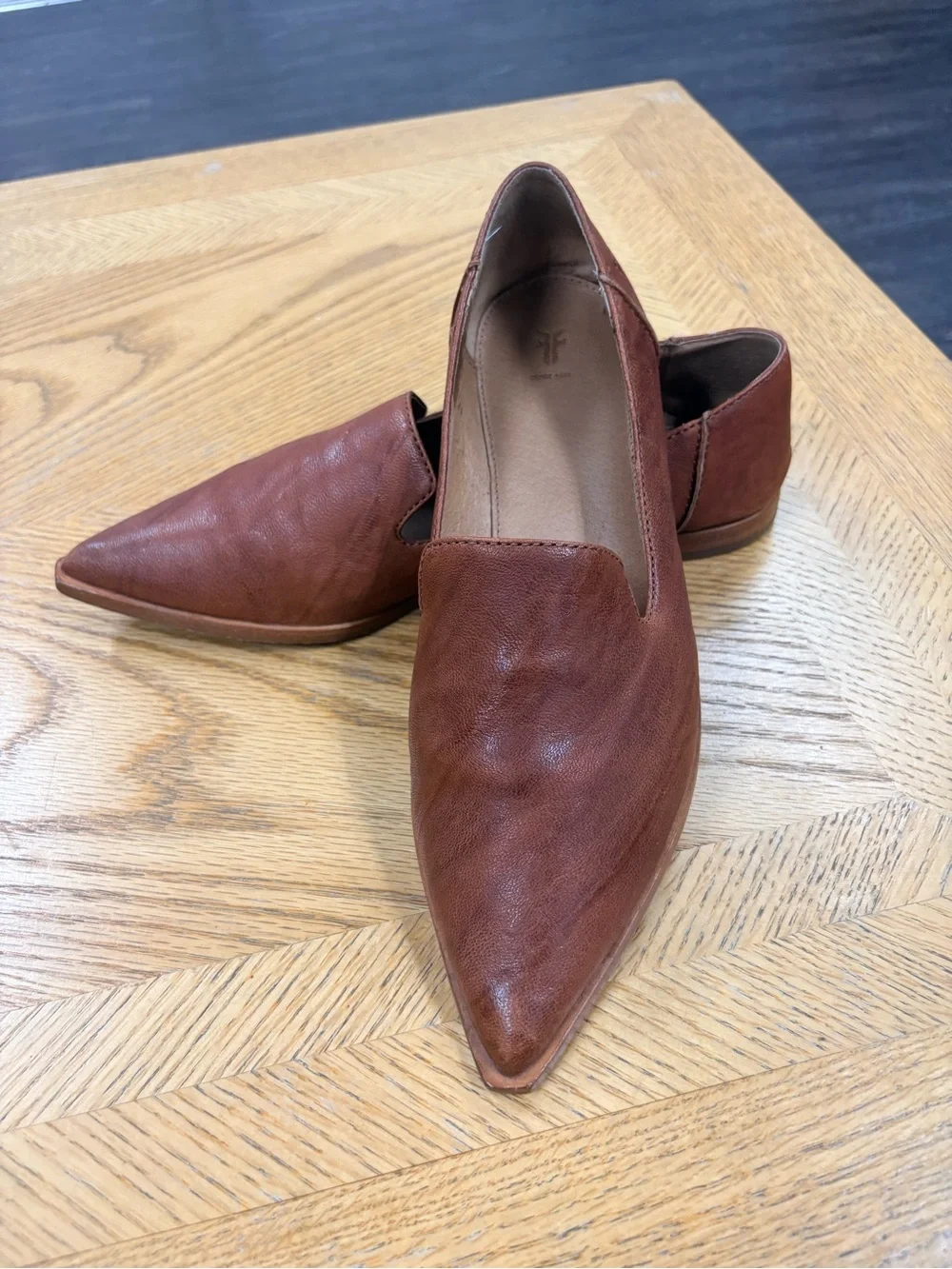 FRYE Leather Pointed Toe Slip-On Loafers in Brown. Size 10